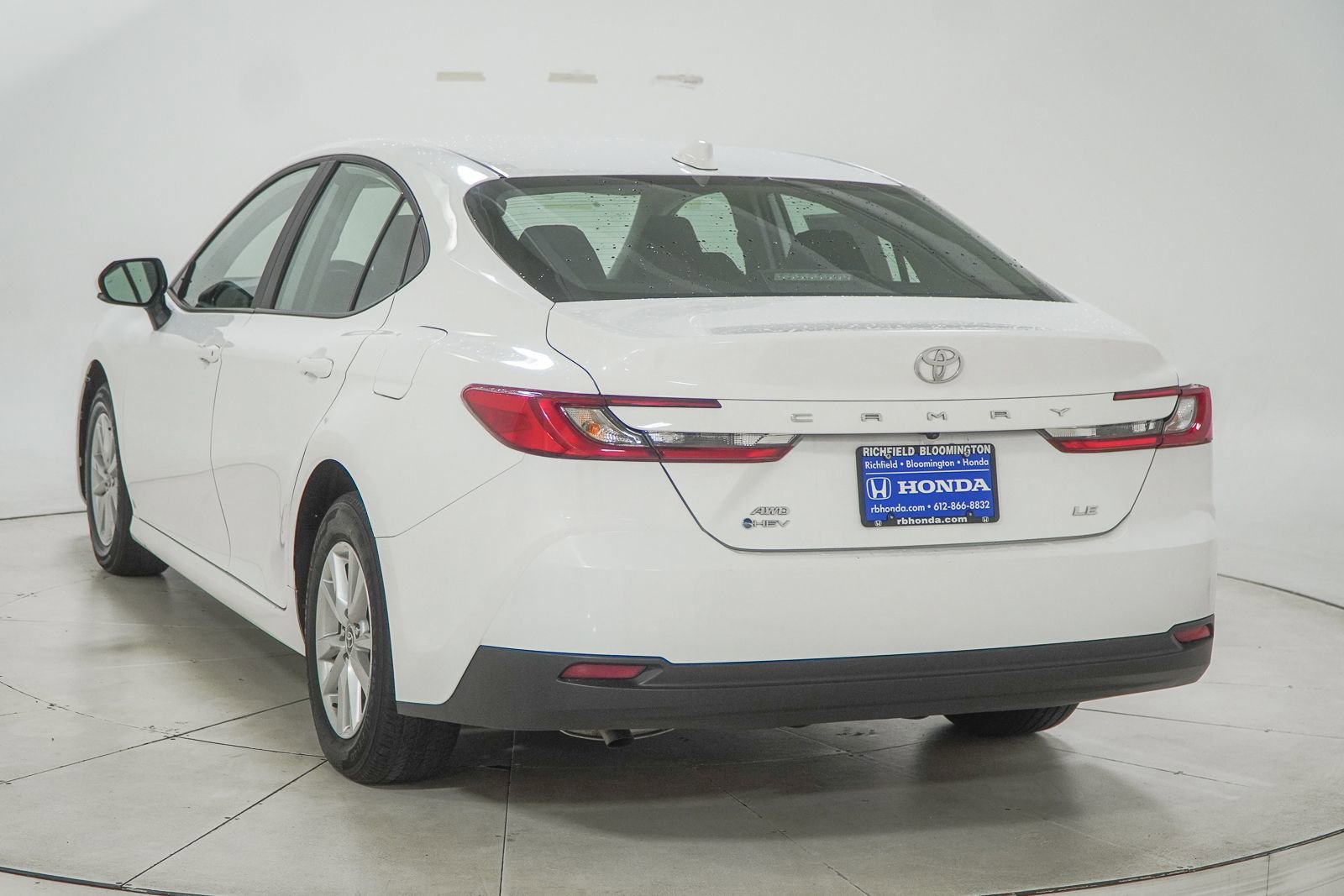 Used 2025 Toyota Camry LE AWD/4WD image 8