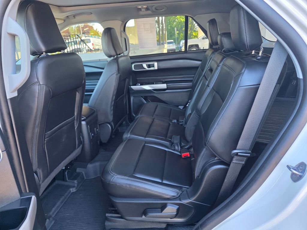 Used 2023 Ford Explorer XLT w/ Equipment Group 202A image 9