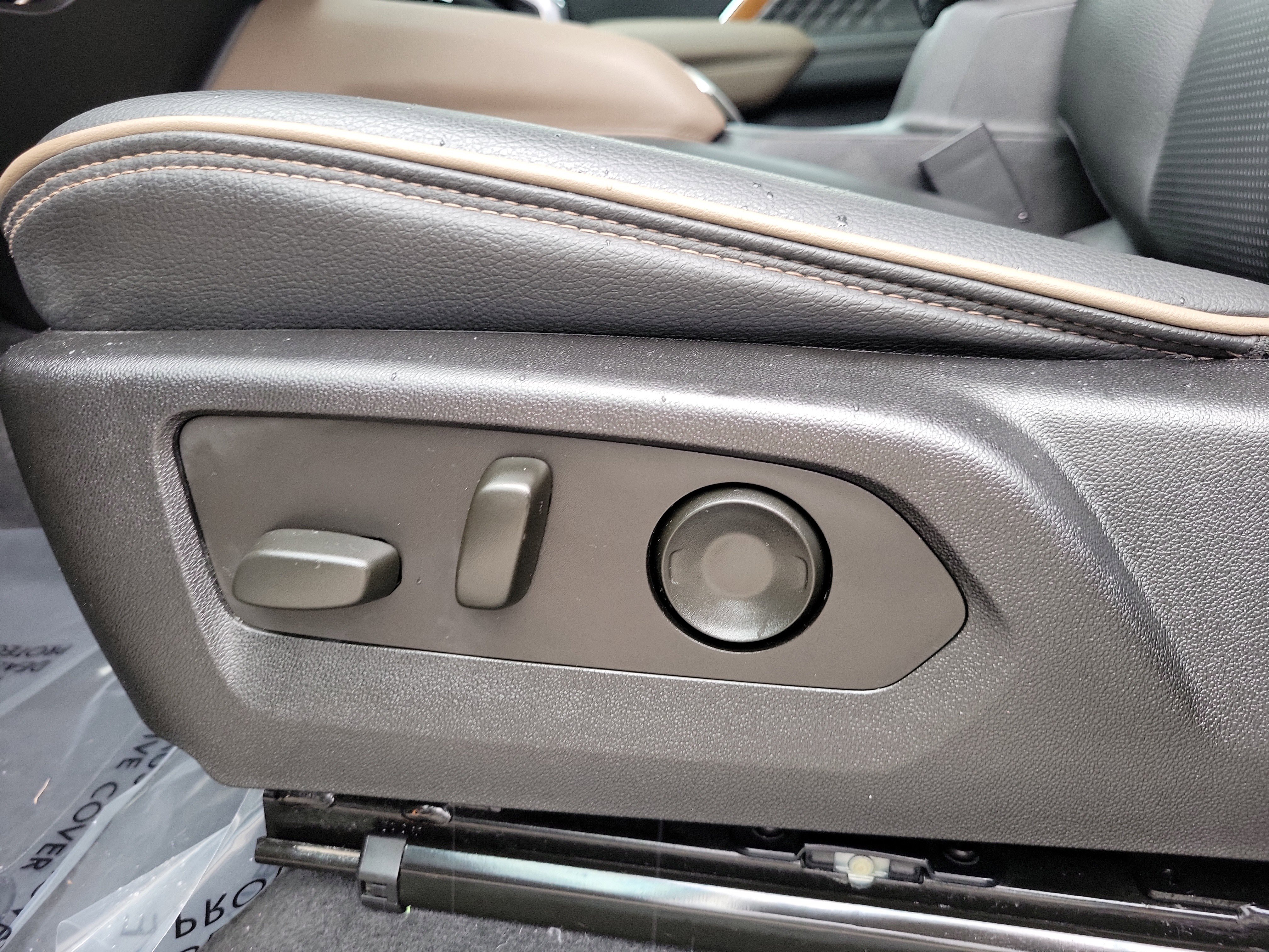 Used 2023 GMC Canyon Denali image 16