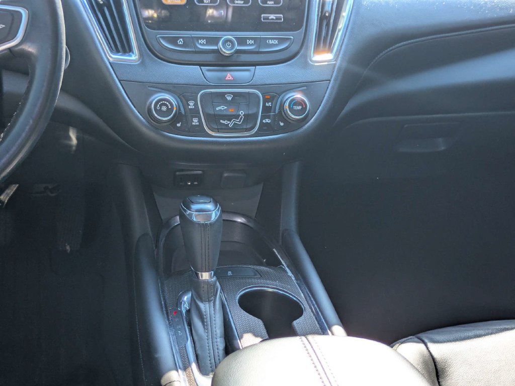 Used 2018 Chevrolet Malibu LT w/ Leather Package FWD image 19