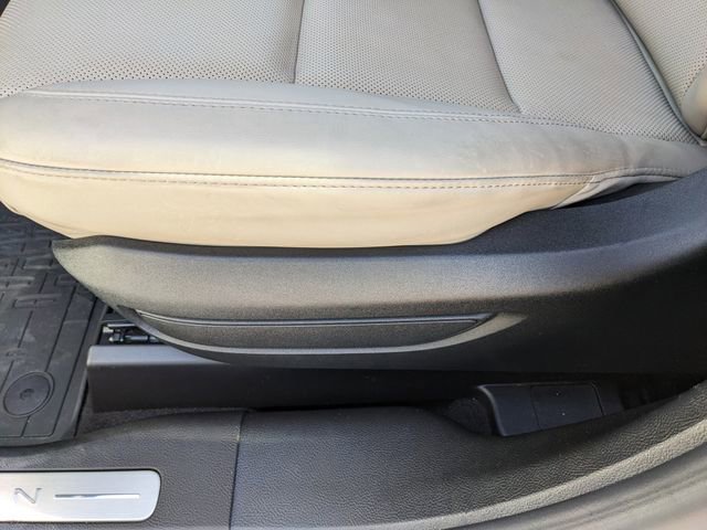 Used 2025 Lincoln Corsair Reserve w/ Rear Removable Package Tray image 23