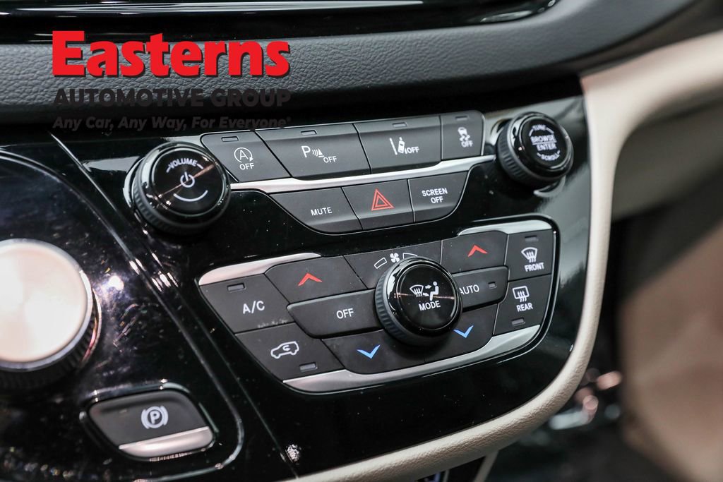 Used 2024 Chrysler Pacifica Touring-L image 20