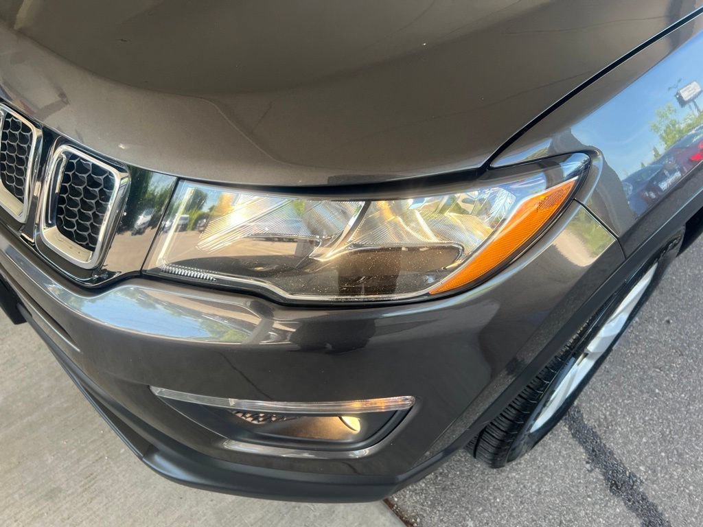 Used 2018 Jeep Compass Latitude w/ Cold Weather Group AWD/4WD image 28