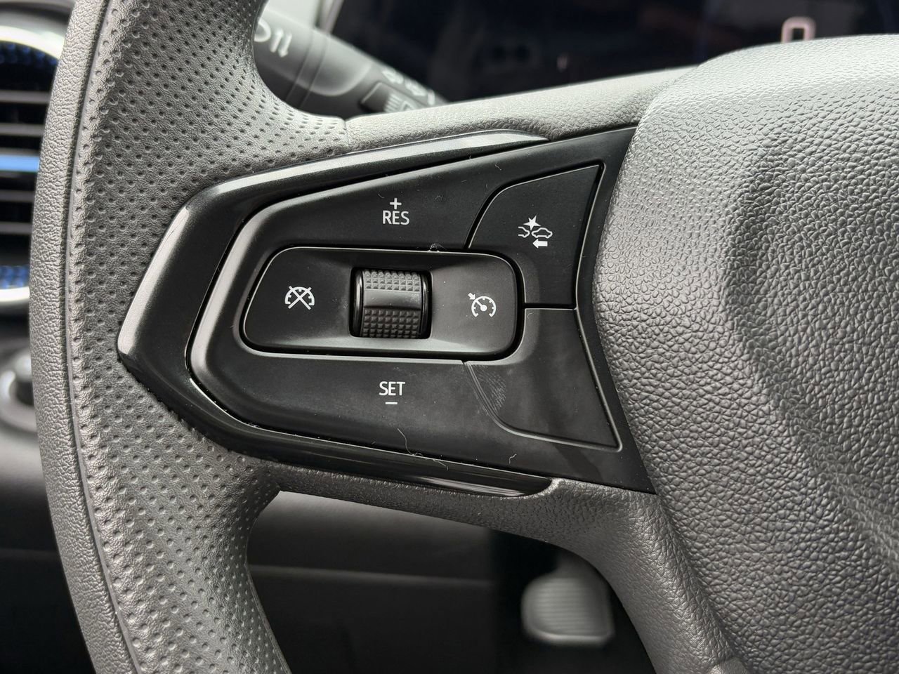 Used 2026 Chevrolet Trax LT FWD image 16