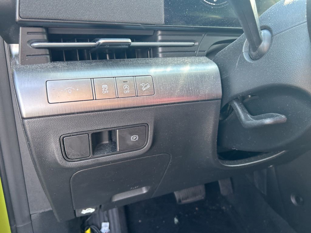 Used 2024 Hyundai Kona SE image 17