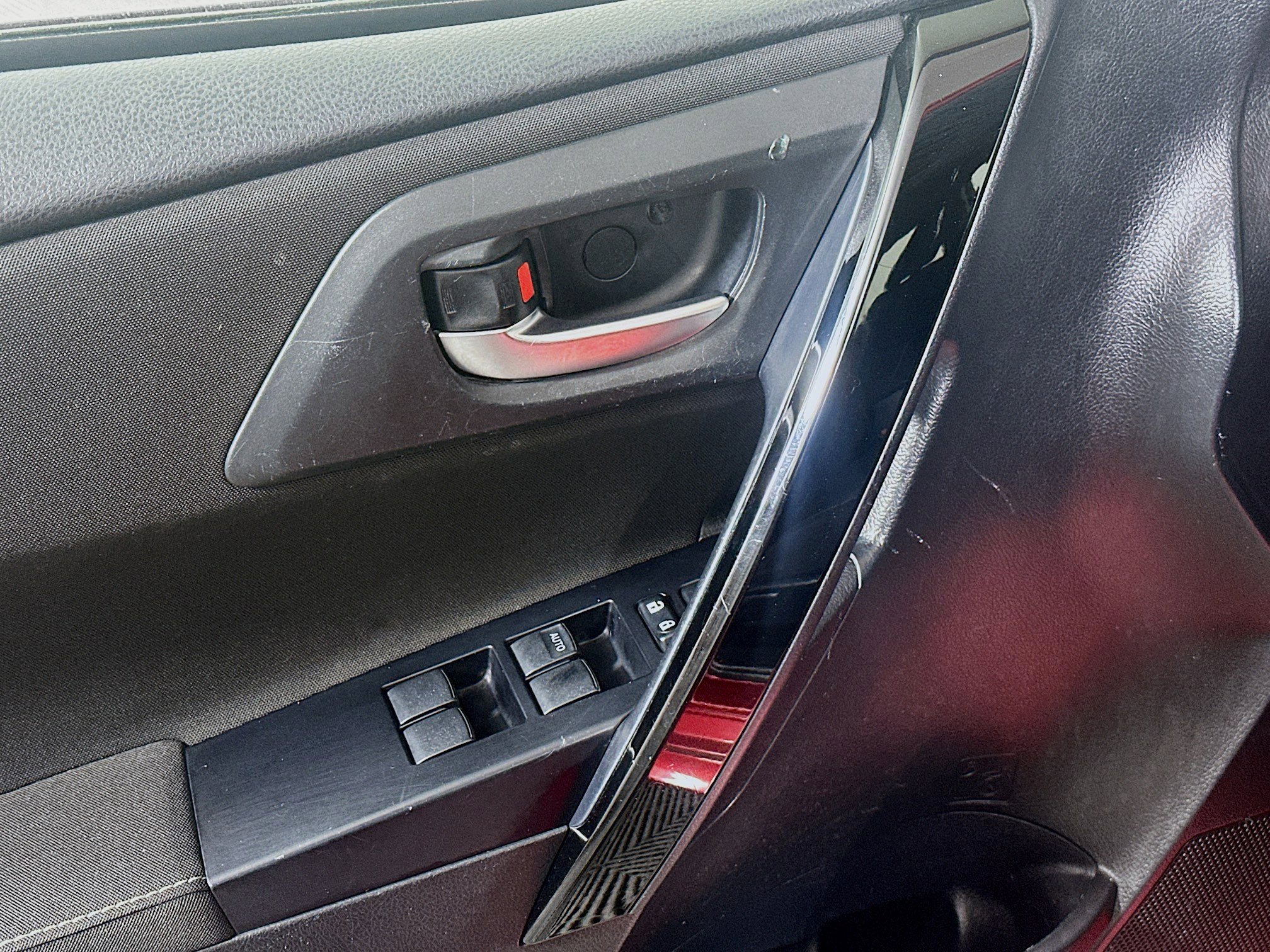 Used 2018 Toyota Corolla iM w/ Carpet Mat Package (TMS) FWD image 15