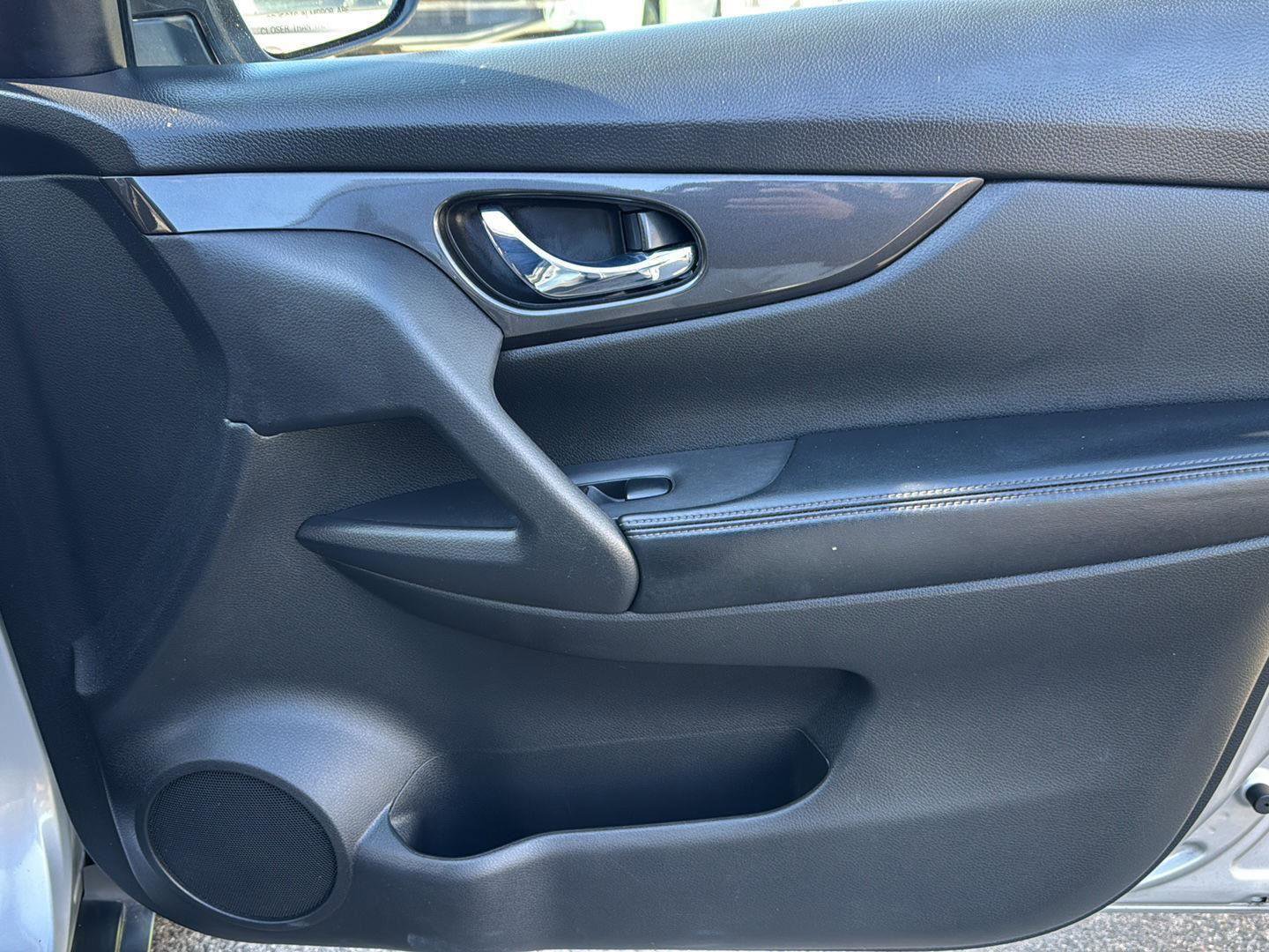 Used 2020 Nissan Rogue SV image 33