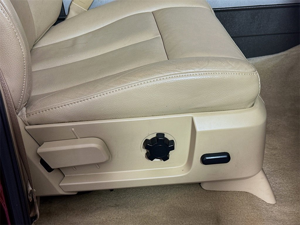 Used 2013 Ford Expedition XLT image 22