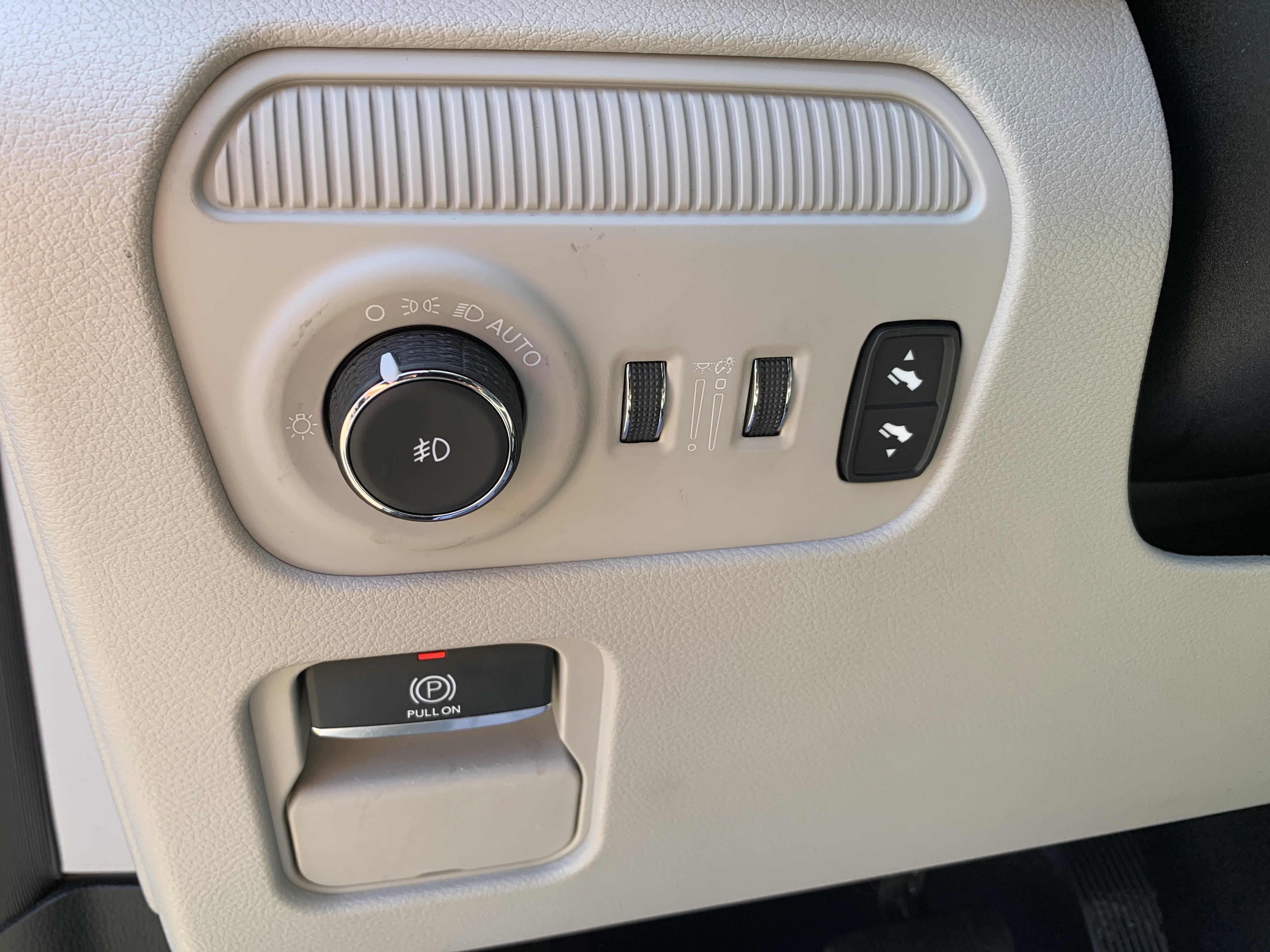 Used 2024 Jeep Wagoneer L Series II w/ Flexible Seating Group AWD/4WD image 18