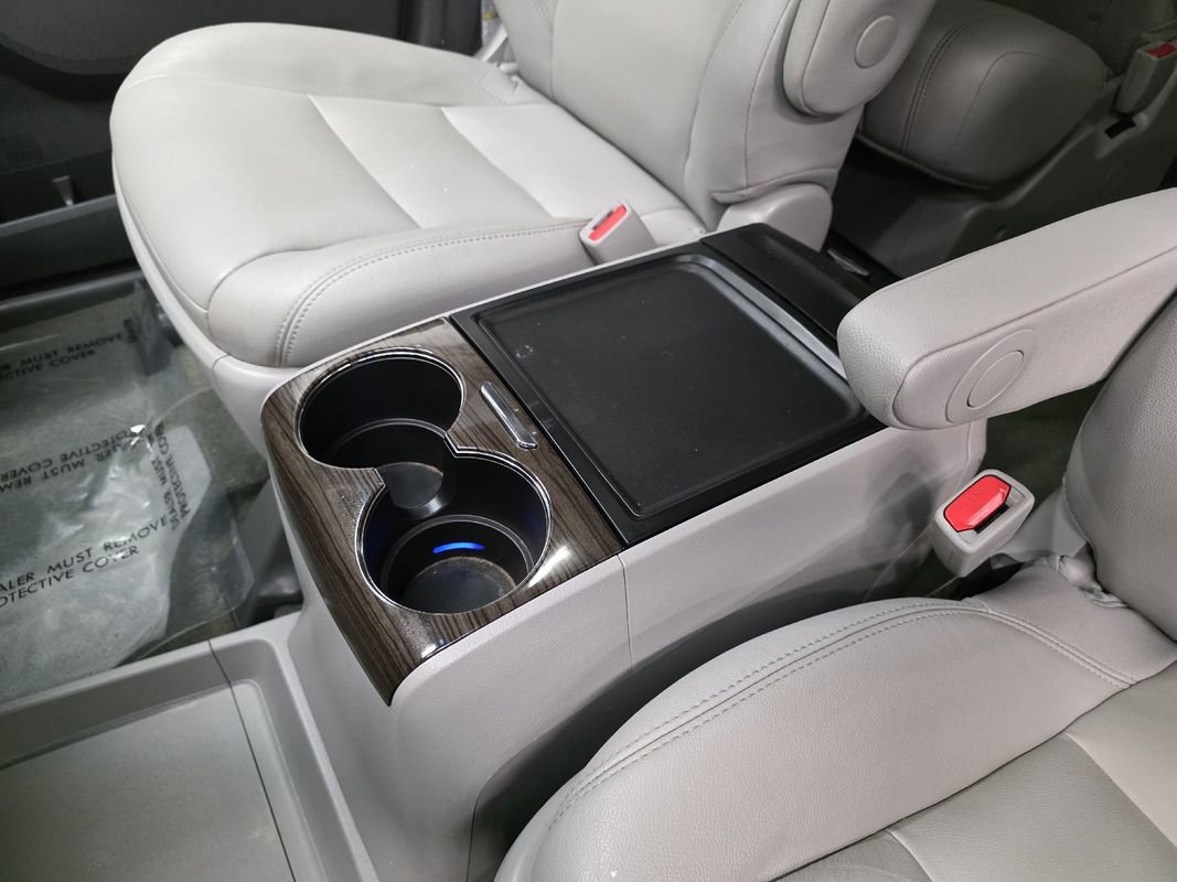 Used 2017 Toyota Sienna XLE Premium image 41