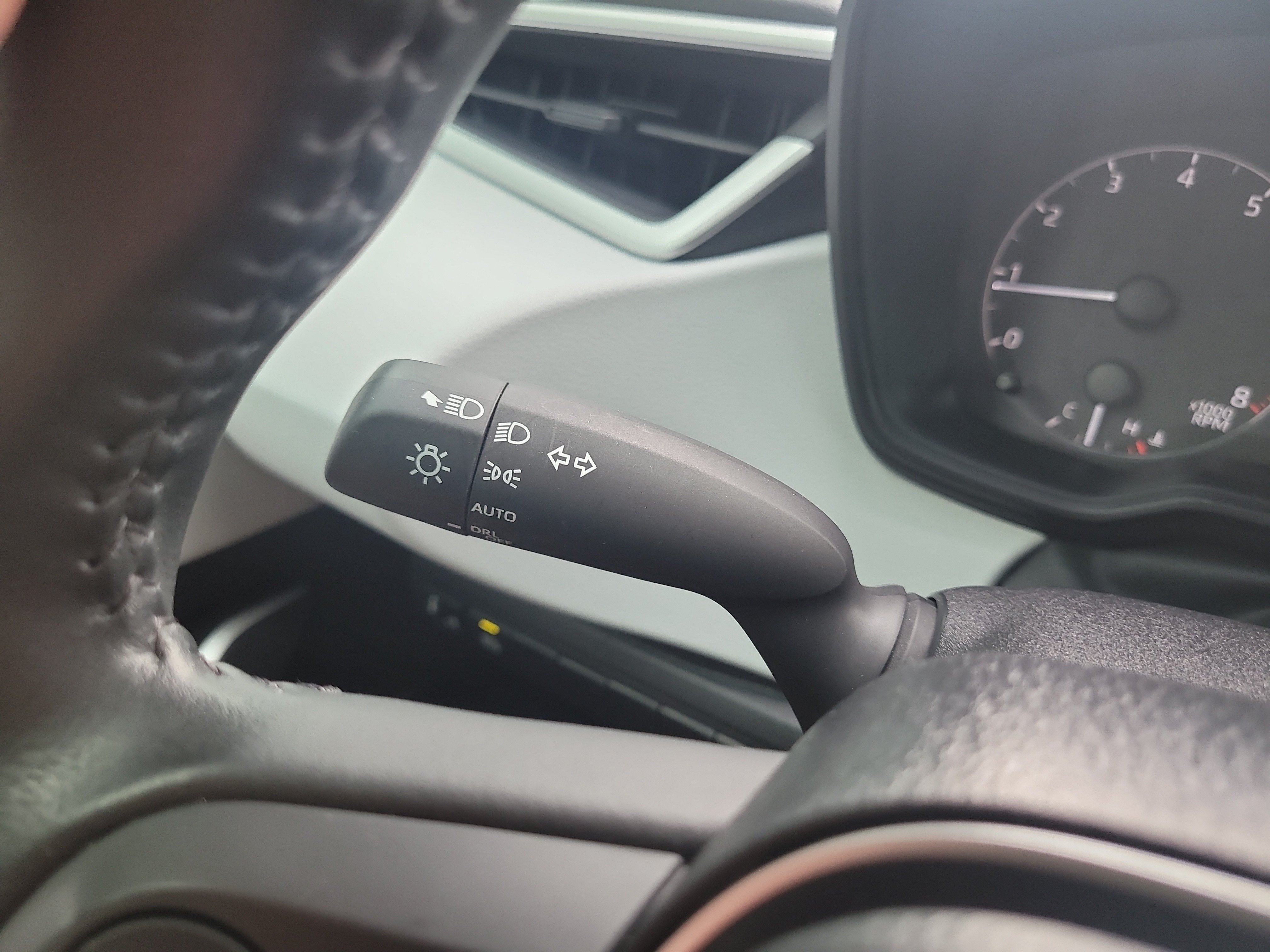 Used 2025 Toyota Corolla SE FWD image 29