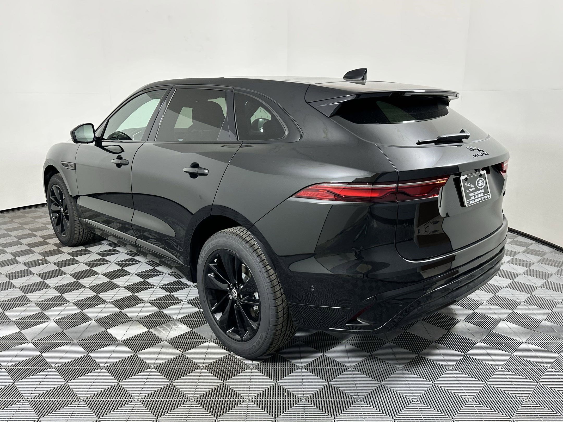 Used 2026 Jaguar F-PACE R-Dynamic S image 3