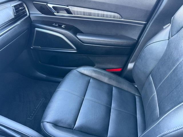 Used 2024 Kia Telluride EX w/ EX Captain's Chair Package image 24