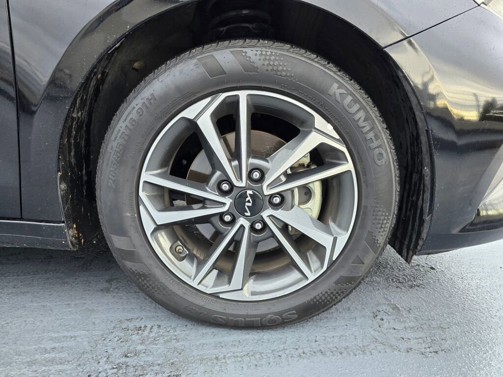 Used 2024 Kia Forte LXS image 11