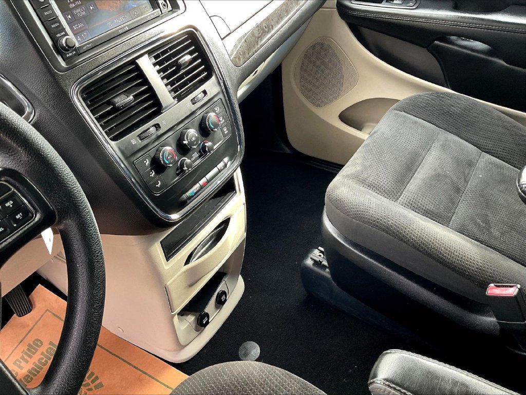 Used 2019 Dodge Grand Caravan SE w/ UConnect Hands-Free Group FWD image 18