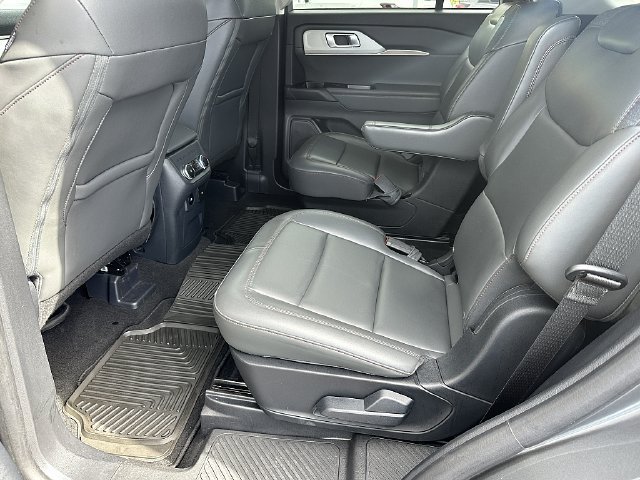 Used 2025 Ford Explorer Active w/ Active Comfort Package AWD/4WD image 16