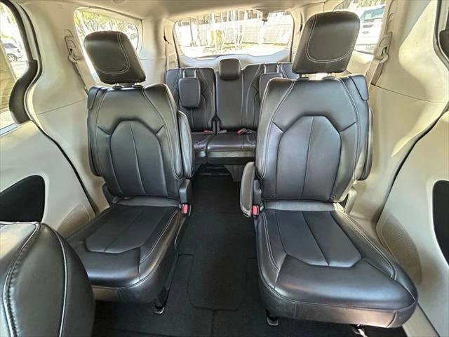 Certified 2023 Chrysler Pacifica Touring-L FWD image 13