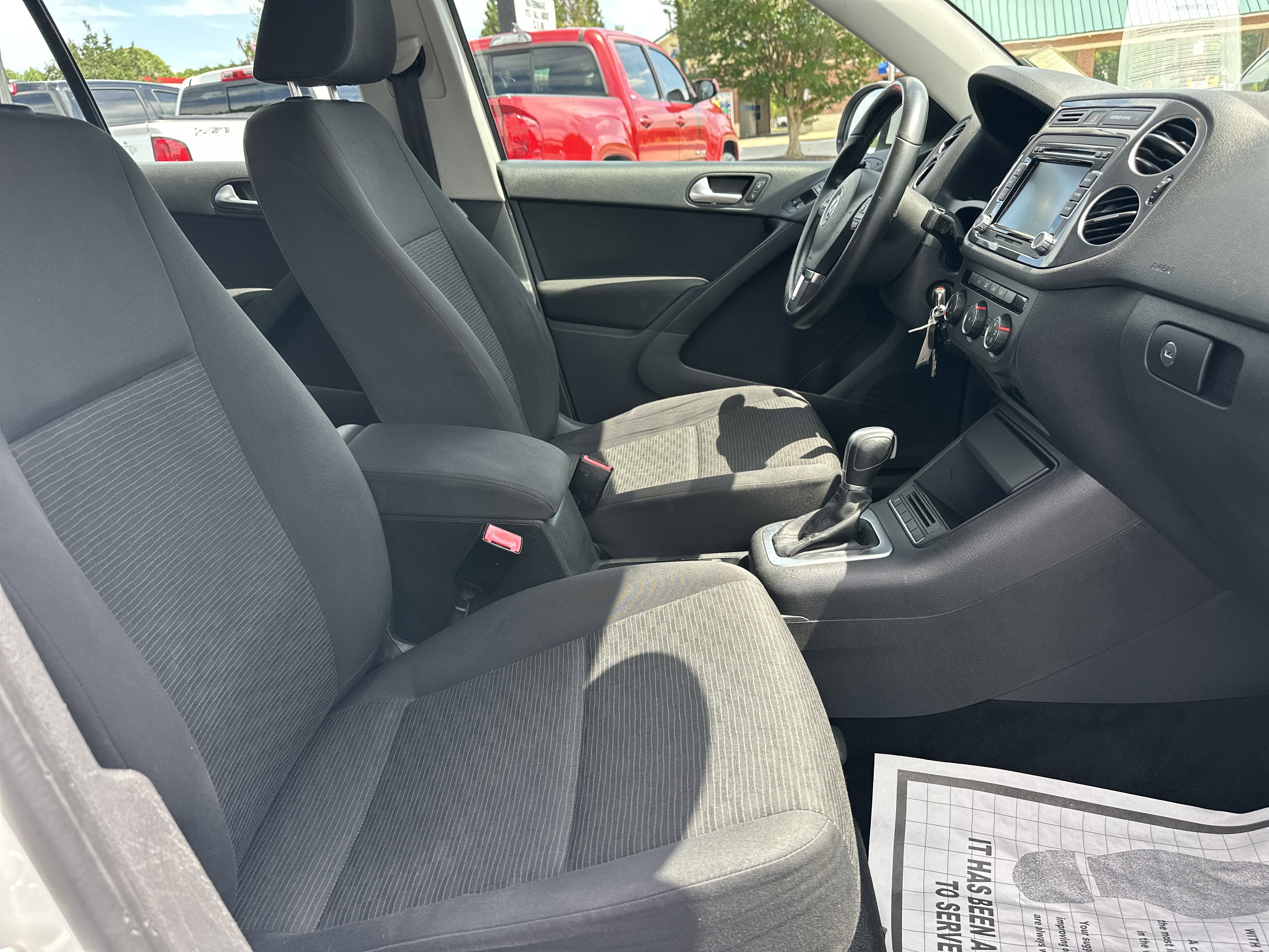 Used 2015 Volkswagen Tiguan SE FWD image 13