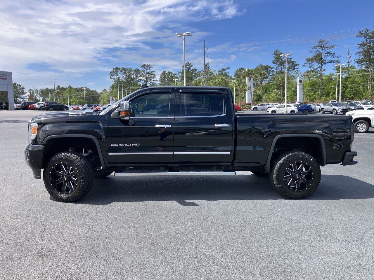 Used 2018 GMC Sierra 2500 Denali w/ Duramax Plus Package image 2
