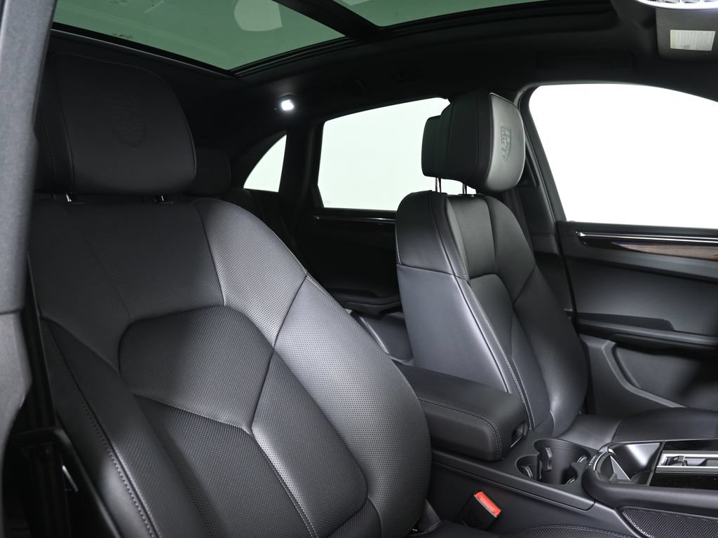 New 2026 Porsche Macan AWD/4WD image 40