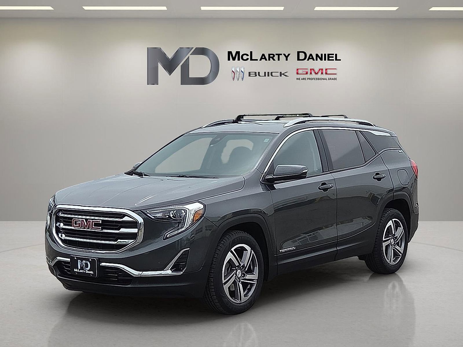 Certified 2020 GMC Terrain SLT FWD image 2