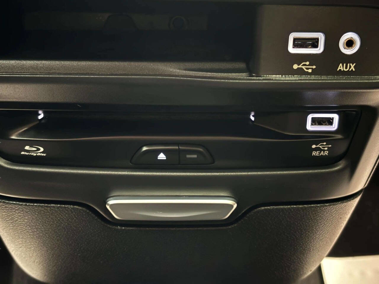 Used 2017 Chrysler Pacifica Limited FWD image 40