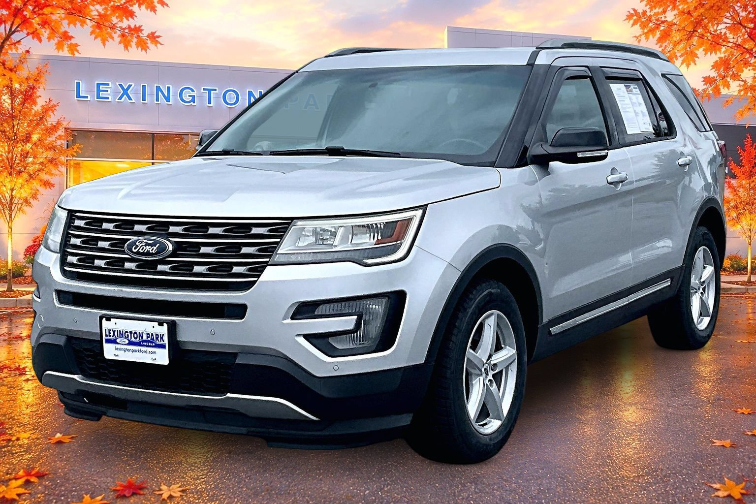 Used 2016 Ford Explorer XLT AWD/4WD image 3