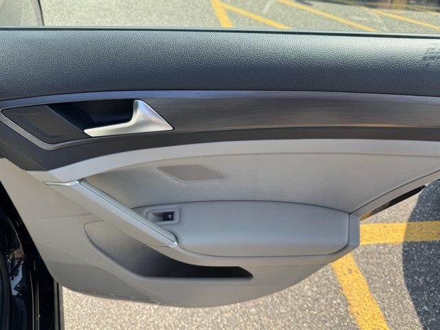 Used 2019 Volkswagen Golf S FWD image 30