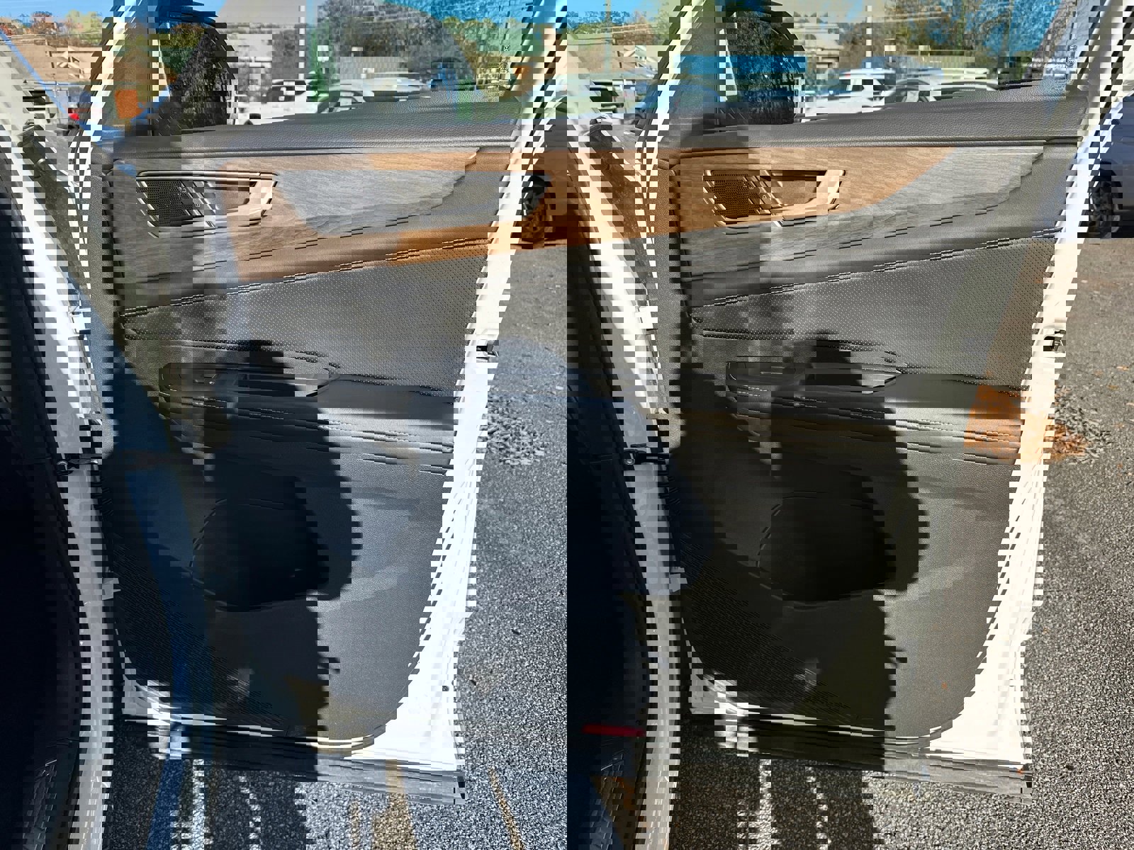 Used 2024 Volkswagen Atlas SE image 14