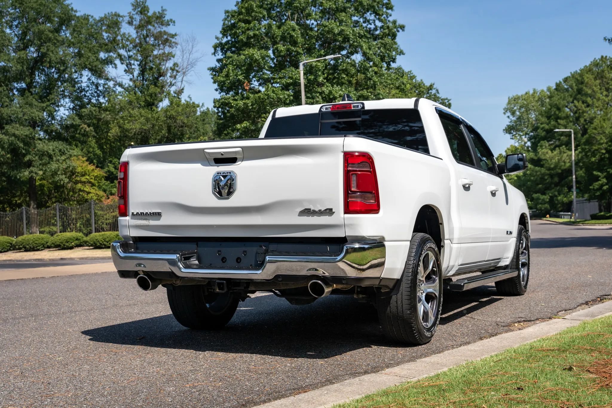 Used 2023 RAM 1500 Laramie AWD/4WD image 6