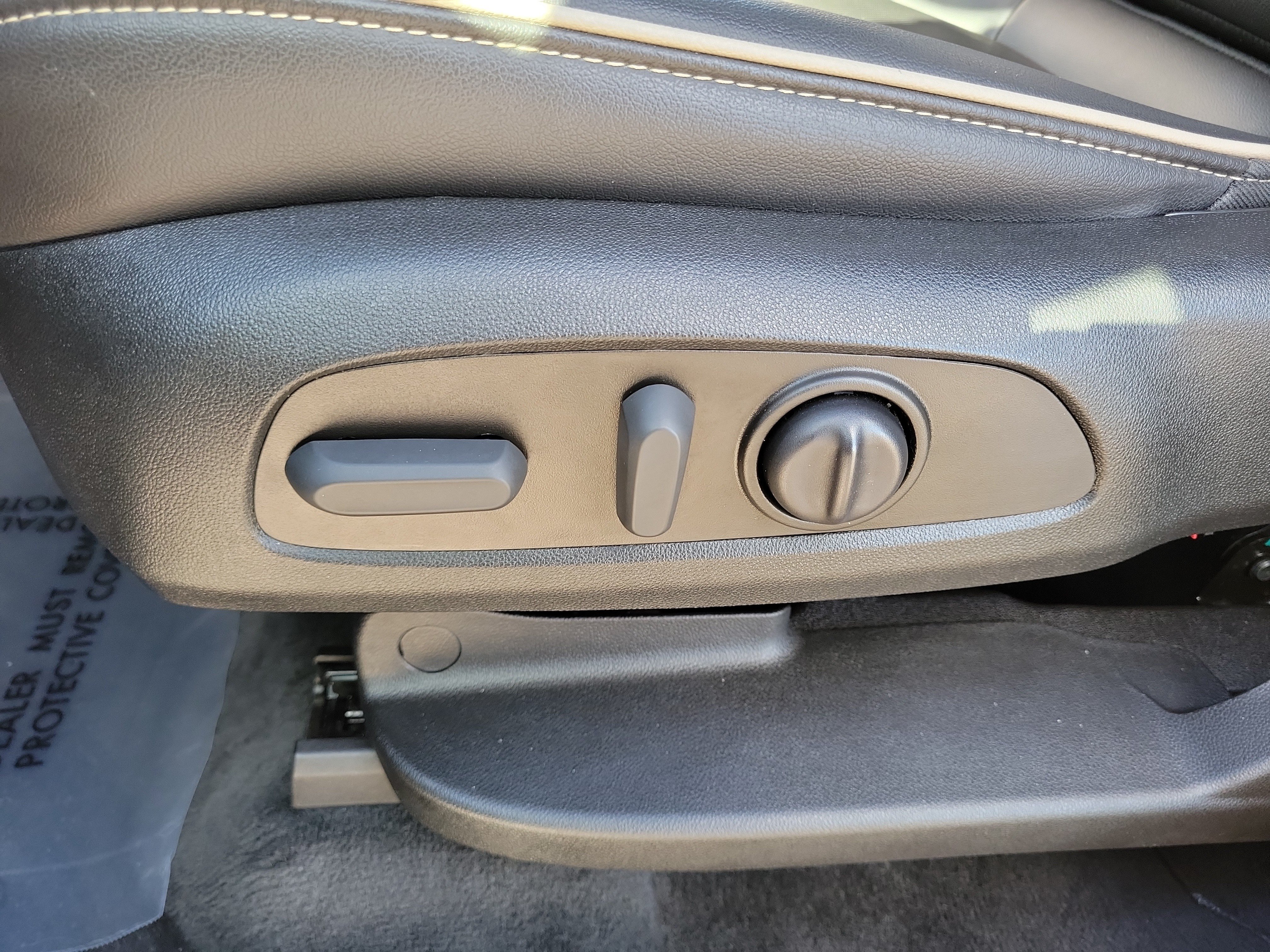 Used 2023 Chevrolet Traverse Premier FWD image 13