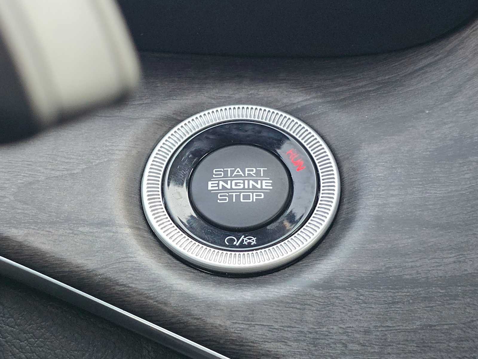 Used 2022 Jeep Grand Cherokee Overland w/ Luxury Tech Group IV AWD/4WD image 32