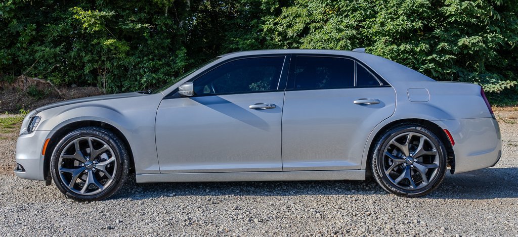 Used 2022 Chrysler 300 S RWD image 2