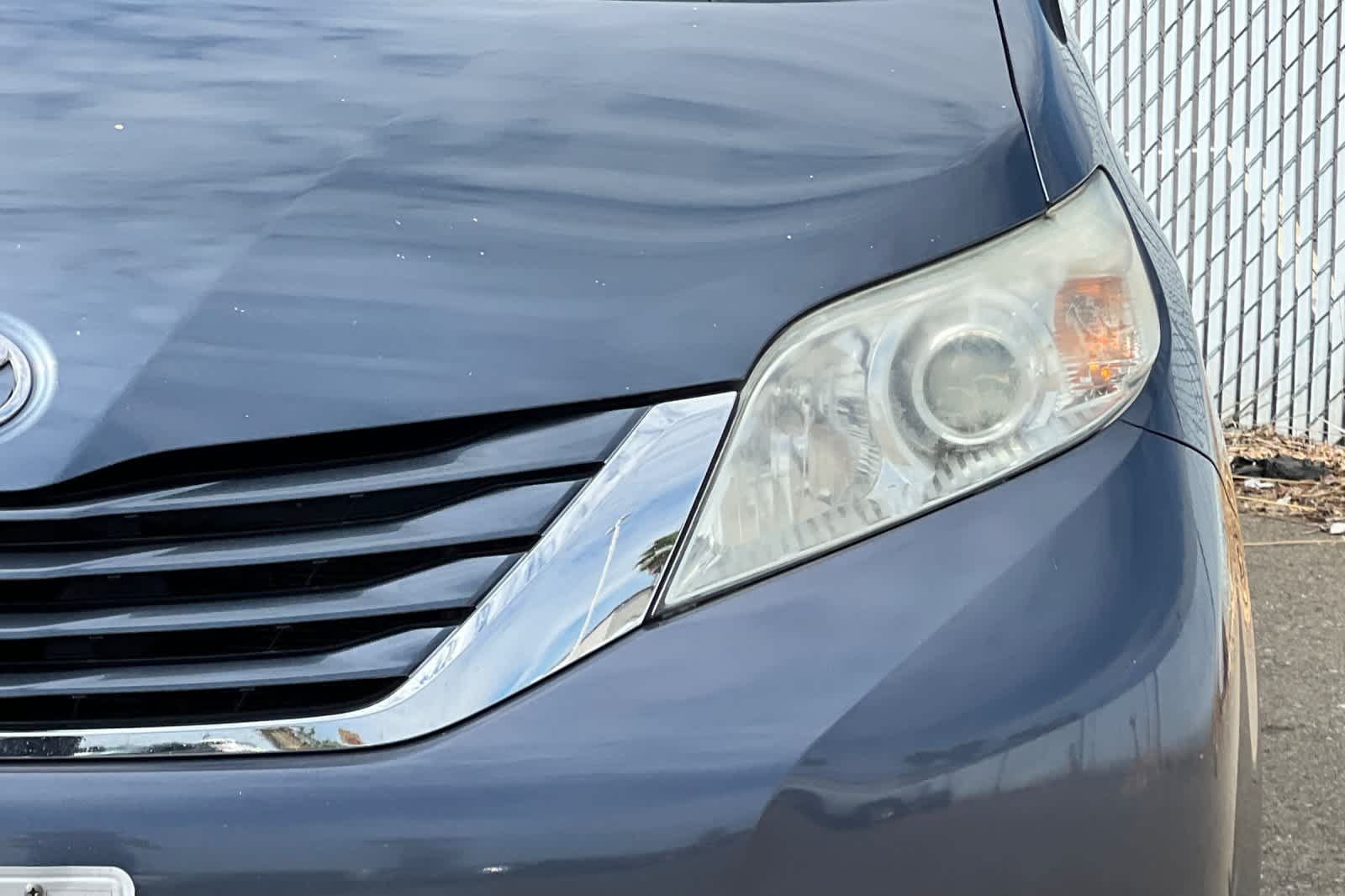 Used 2015 Toyota Sienna LE FWD image 14