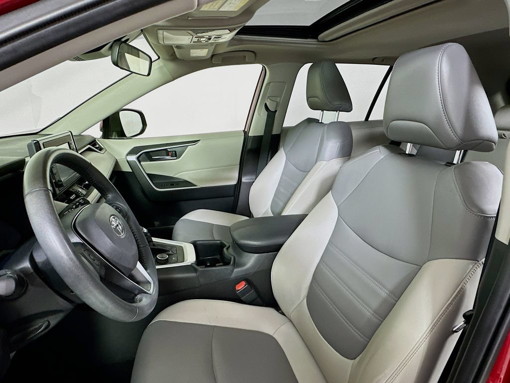 Used 2022 Toyota RAV4 XLE Premium AWD/4WD image 8