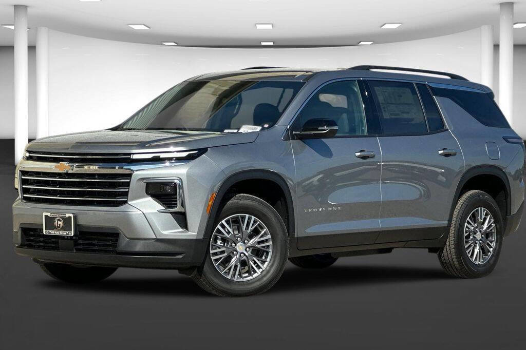 New 2026 Chevrolet Traverse LT image 2