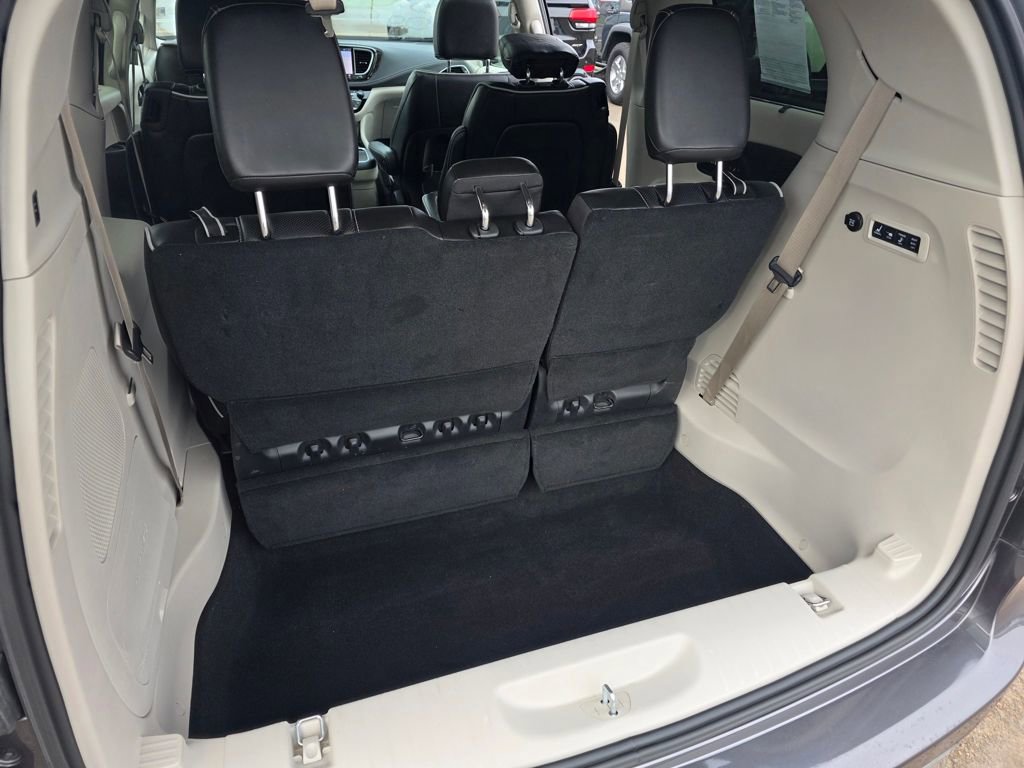Used 2022 Chrysler Pacifica Limited image 25