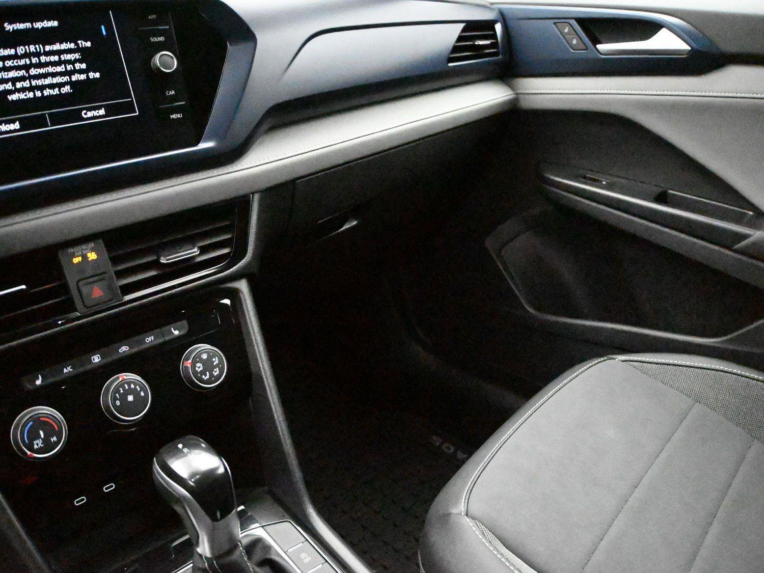 Used 2023 Volkswagen Taos SE image 4