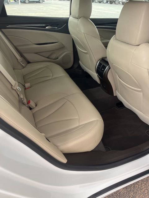 Used 2017 Buick LaCrosse Preferred image 9