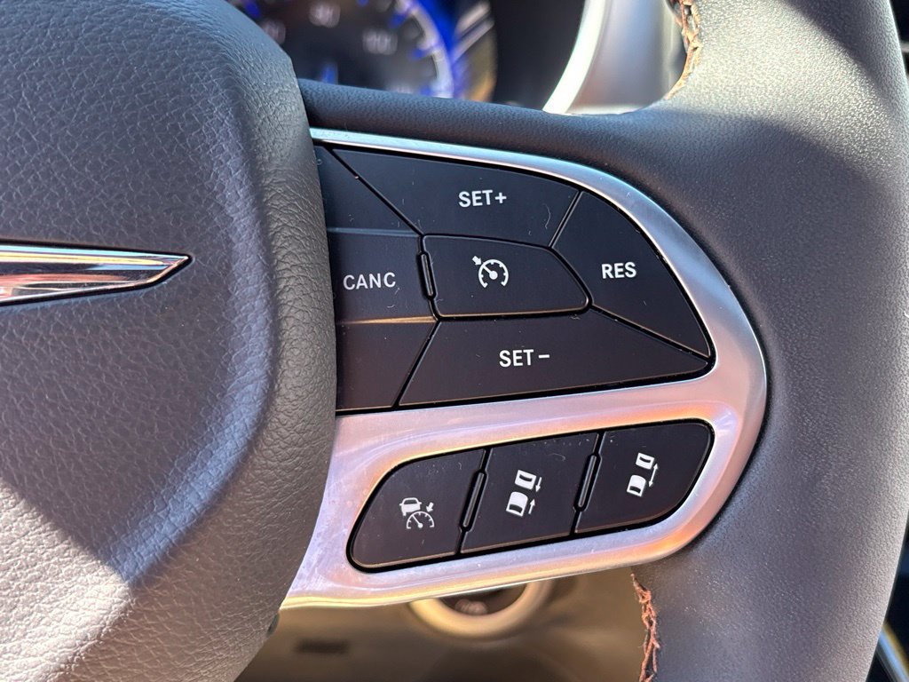 Used 2025 Chrysler Pacifica Pinnacle FWD image 19