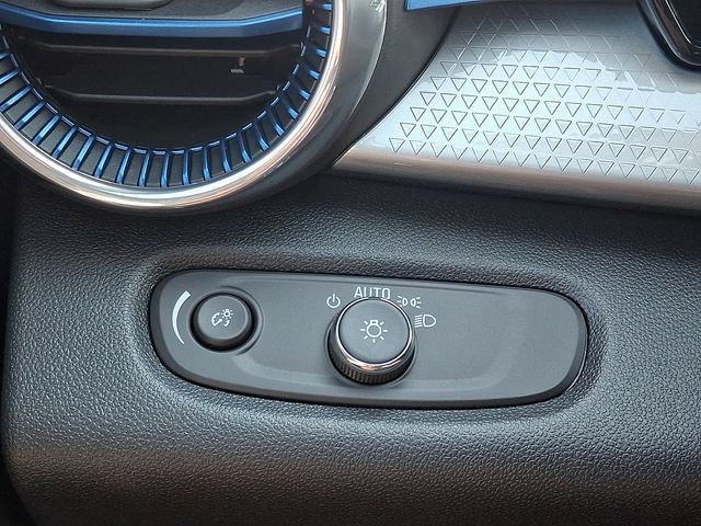New 2026 Chevrolet Trax LT w/ LT Convenience Package FWD image 19