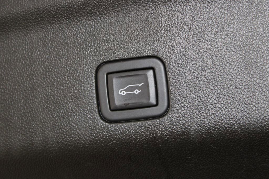 Used 2024 GMC Yukon XL Denali image 18