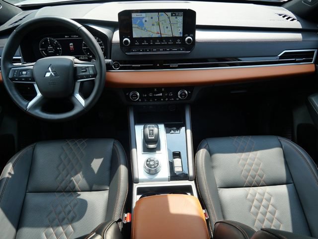 Used 2025 Mitsubishi Outlander SEL AWD/4WD image 13