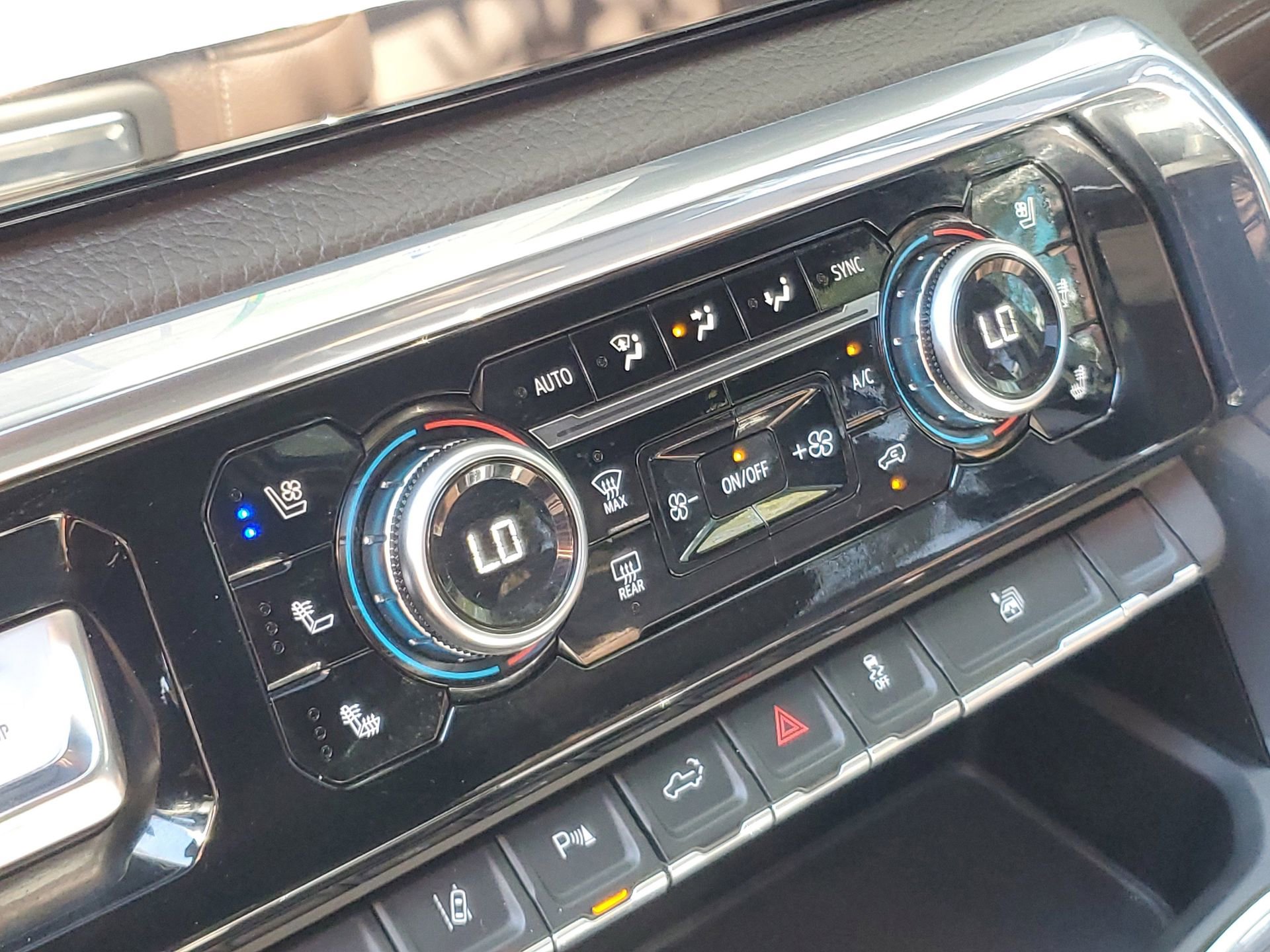 Used 2024 GMC Sierra 3500 Denali w/ Denali Reserve Package image 28