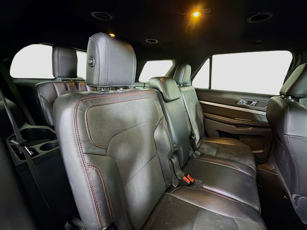 Used 2018 Ford Explorer XLT w/ Equipment Group 202A FWD image 28