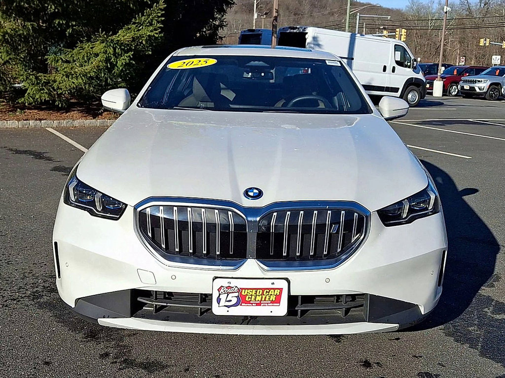 Used 2025 BMW i5 xDrive40 w/ Premium Package image 3