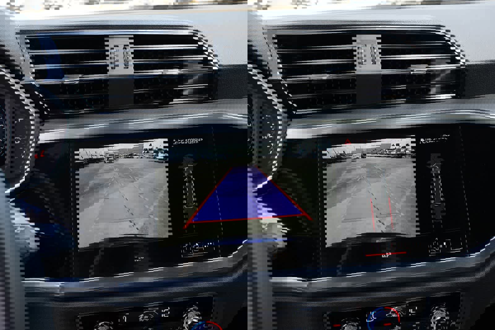 Used 2025 Audi Q3 2.0T Premium image 14