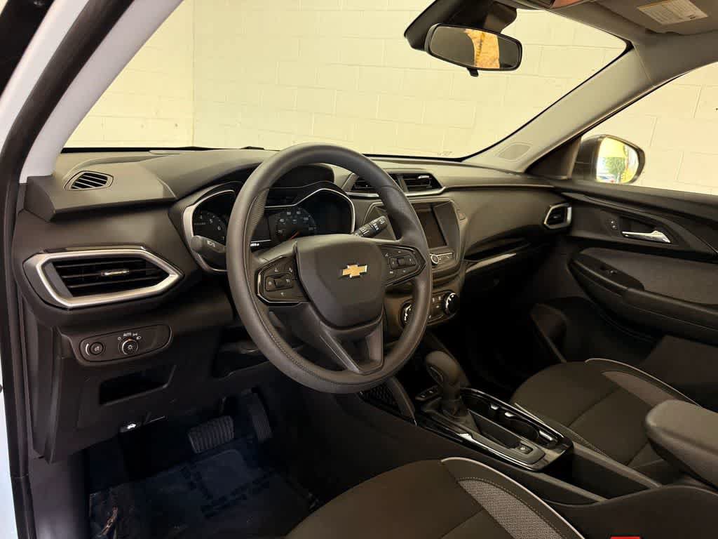 Used 2023 Chevrolet TrailBlazer LS FWD video 2