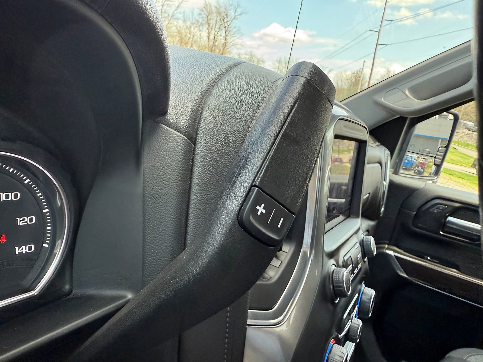 Certified 2022 Chevrolet Silverado 2500 LT w/ Convenience Package image 33