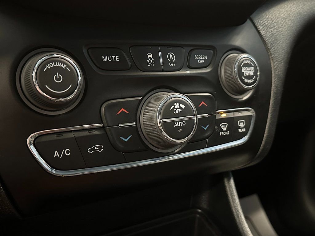 Used 2023 Jeep Cherokee Altitude Lux AWD/4WD image 14